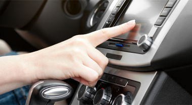 In-Vehicle Infotainment Systems Especially Distracting to Older Drivers